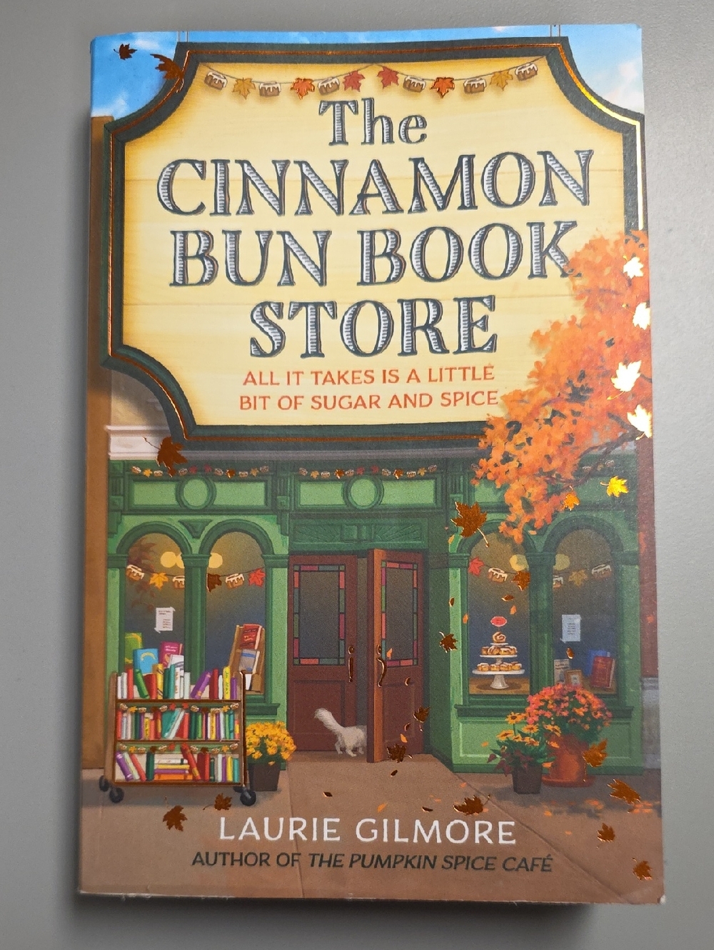 The Cinnamon Bun Book Store - Laurie Gilmore